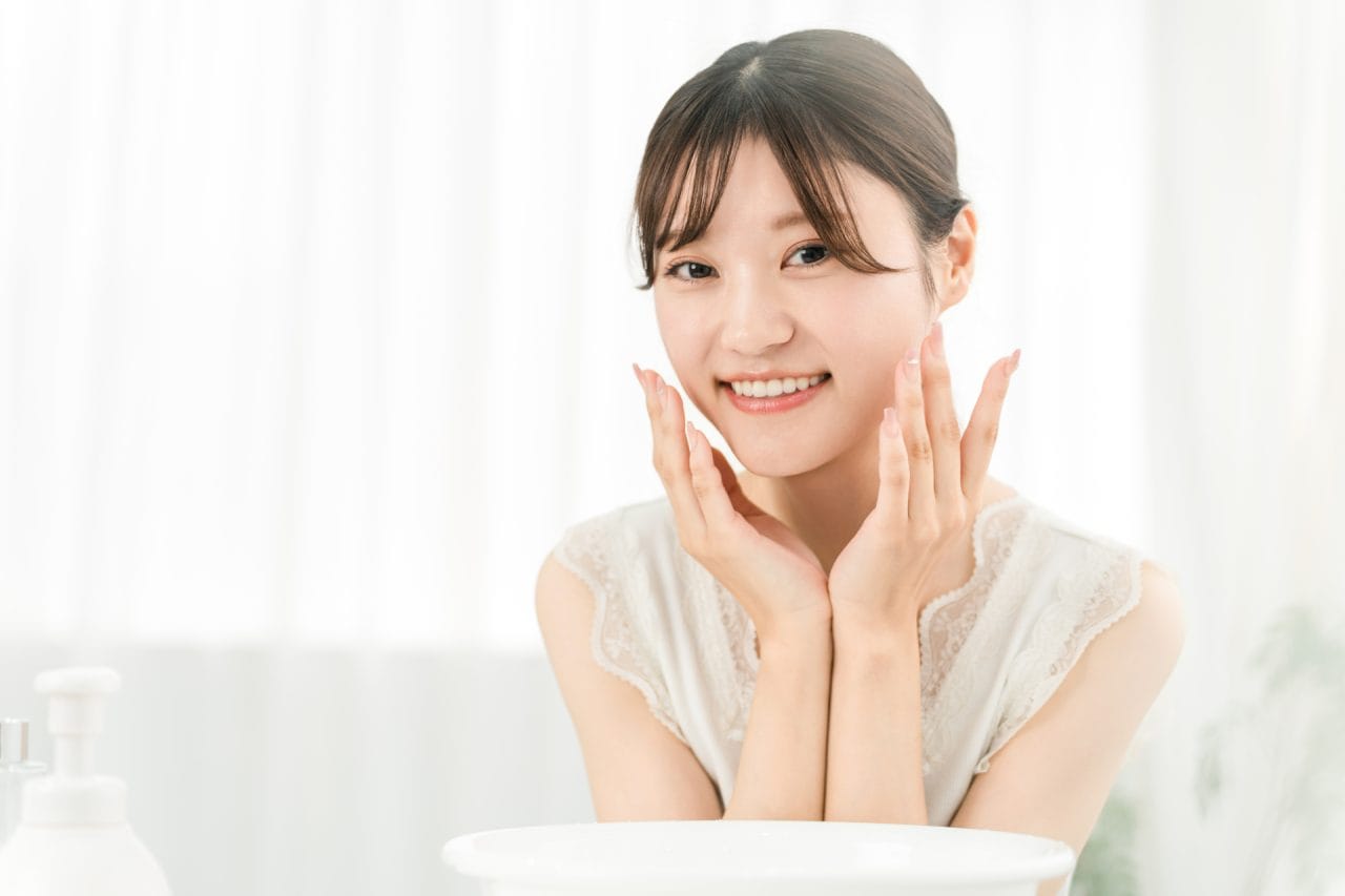 若い笑顔な女性